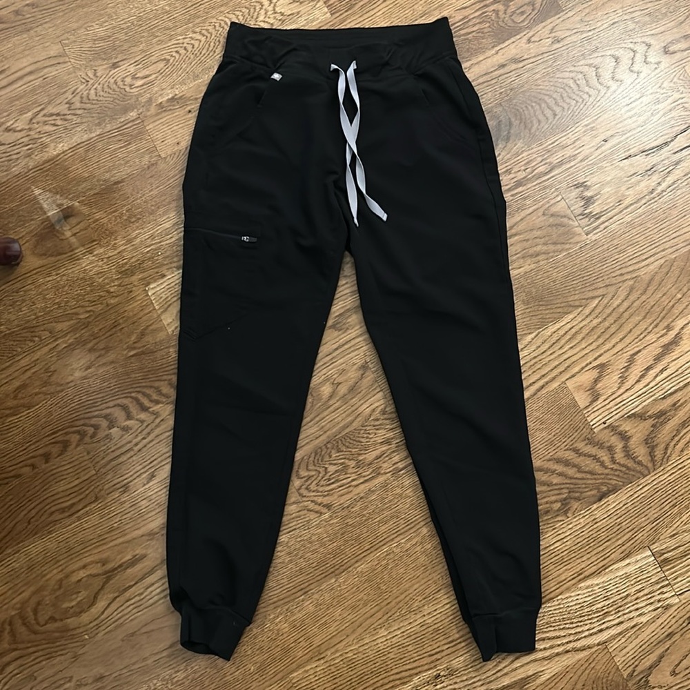 Figs black scrub pants Jogger style 
XS